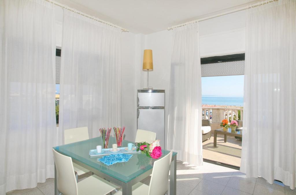 Residence Internazionale Rimini Bilik gambar